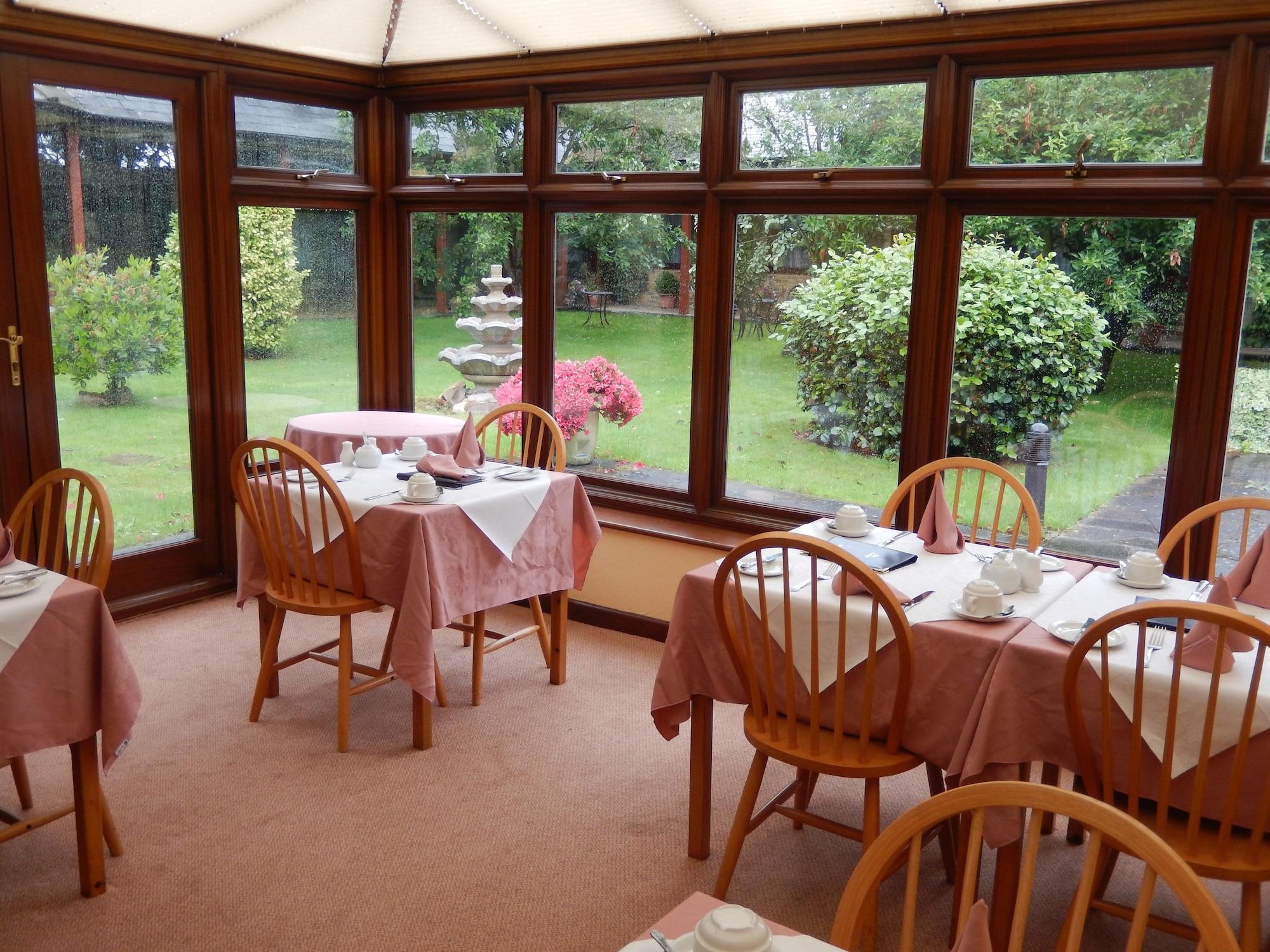 Cottage Guest House Hillingdon Restaurace fotografie
